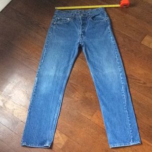 Vintage Levis (80-90’s) Made in USA Great color